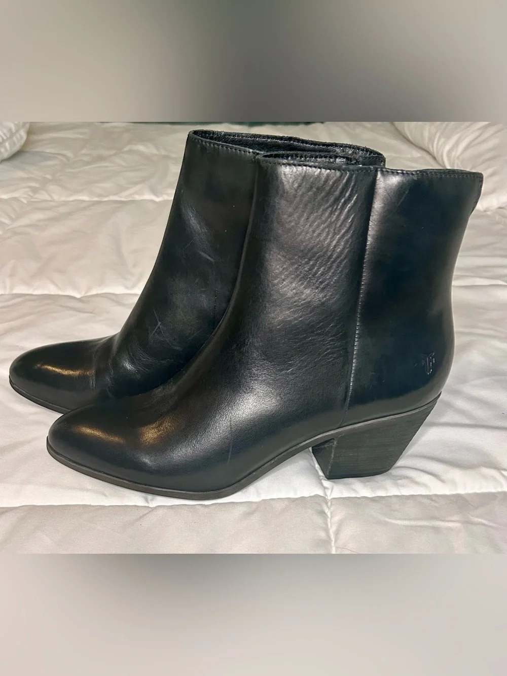 NWT Frye Black Leather Ankle Booties – Side Zip – Stacked Heel - Size 8